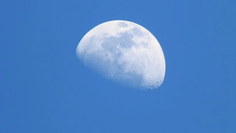 Bilim insanları açıkladı: Ay neden bazı zamanlar gündüz vakti görülür? Aslında o durumu işaret ediyor…