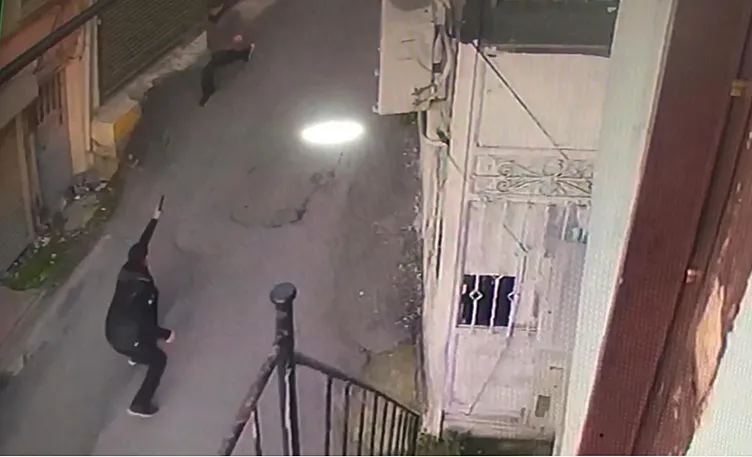 Sevgilisinin boğazına bıçak dayayan adamı sırtından vurdu: O korku dolu anların görüntüleri ortaya çıktı!