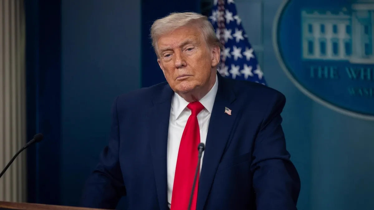 Trump'tan CAATSA yaptırımları sorusuna yanıt: Erdoğan benim dostum, Türkiye'yi seviyorum haber görseli