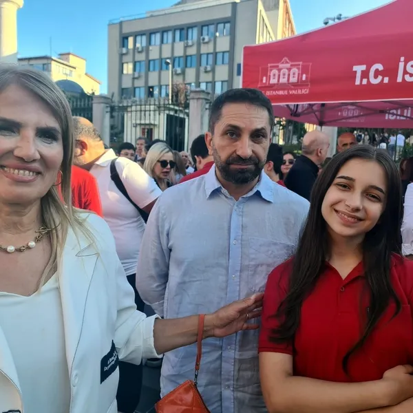 istanbul-valiliginden-lgsde-turkiye-birincisi-olan-ogrencilere-odul-dagitildi-1784062581927.jpg