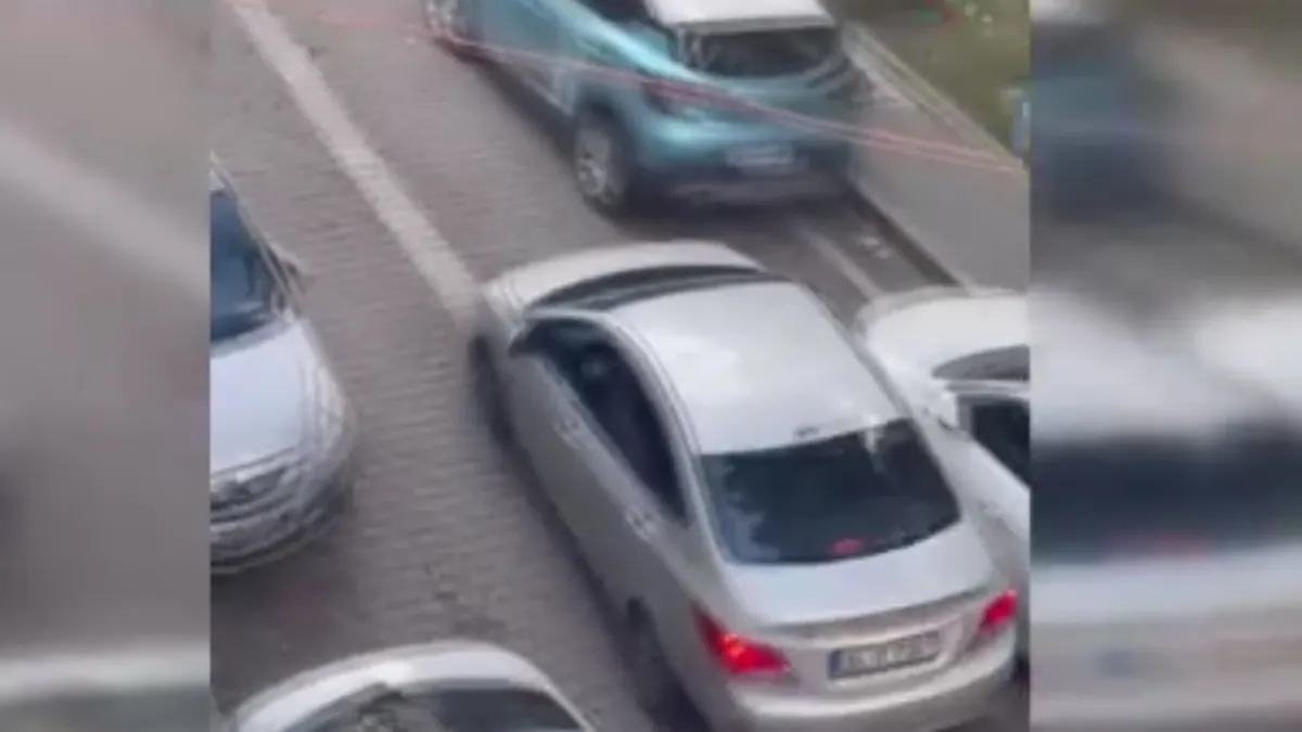 Avcılar’da ehliyetsiz sürücü ortalığı birbirine kattı Avcılar’da ehliyetsiz sürücü ortalığı birbirine kattı