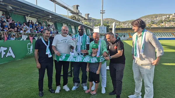 bodrum-fkdan-vincent-aboubakara-imza-toreni-1788022932426.jpeg