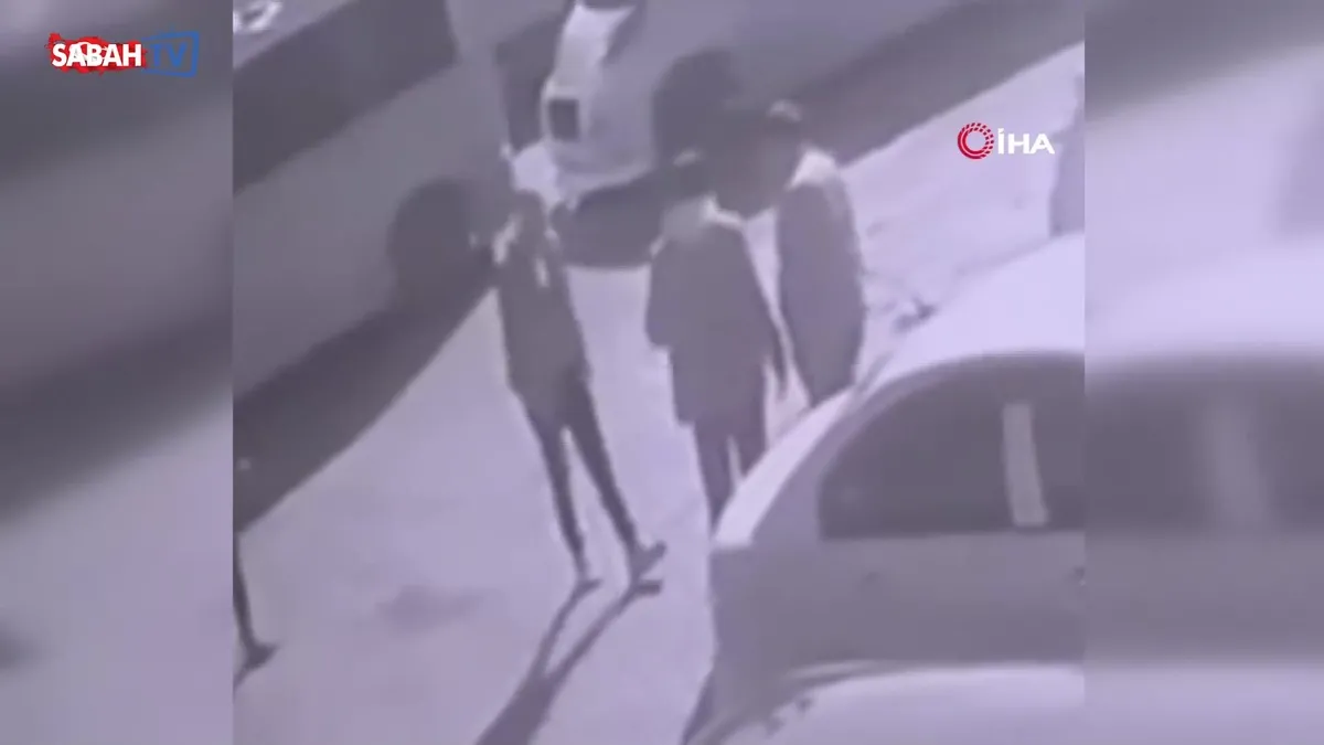 ‘Küfürlü konuşmayın’ diye uyardı, gözünden oldu! Saldırı anları kamerada | Video videosunu izle ‘Küfürlü konuşmayın’ diye uyardı, gözünden oldu! Saldırı anları kamerada | Video videosunu izle