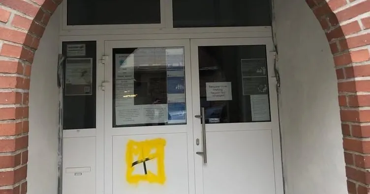 Nazi mahallesindeki camiye ırkçı tehdit