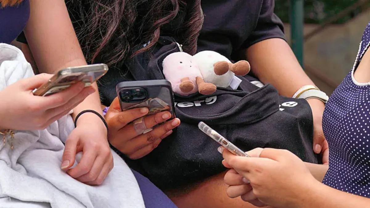 Avustralya’dan sonra Avrupa’da bir ilk: Fransa sosyal medyayı yasaklıyor! Avustralya’dan sonra Avrupa’da bir ilk: Fransa sosyal medyayı yasaklıyor!