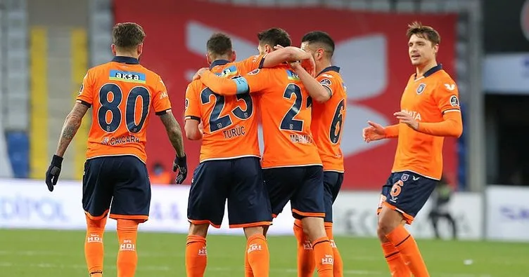 Başakşehir kaldığı yerden devam ediyor! Giresunspor karşısında 3 puanı 3 golle aldı...