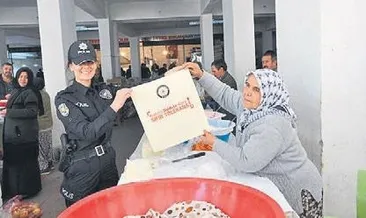 Polisler, bez çanta dağıttı