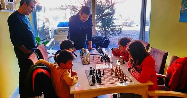 Burhaniye’de satranç kursları başladı