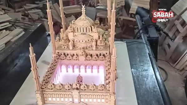 Sultanahmet Camii'nin ahşap maketini yaptı | Video