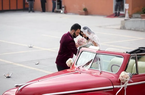 Türkiye'nin konuştuğu damat adayı Caner canlı yayında mutluluğa 'evet' dedi