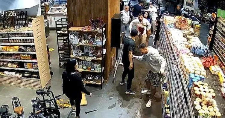 İzmir’de markette ’omuz atma’ cinayeti! O anlar güvenlik kamerasına böyle yansıdı