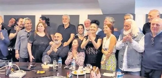 Babası, kızını asil üye yaptı!