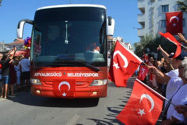 ayvalikta-zafer-bayraminin-103-yildonumu-coskusu-1756561810355.jpg
