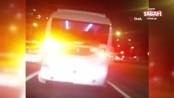 İstanbul'da trafiği birbirine katan minibüsçülerin yolcu alma yarışı kamerada | Video