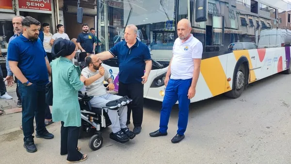 chpli-adana-buyuksehir-belediyesinde-engelli-yolcu-skandali-otobuse-alinmayan-engelli-polisin-yardimiyla-bindi-1777538649632.jpg