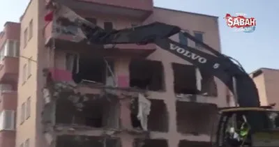Bursa’da hasarlı bina yıkımında Türk Bayrağı hassasiyeti