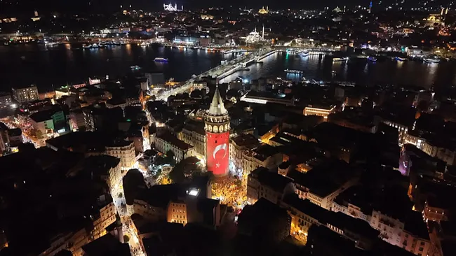 dezenformasyonla-mucadele-mesajlari-galata-kulesine-yansitildi-1788638153029.jpeg