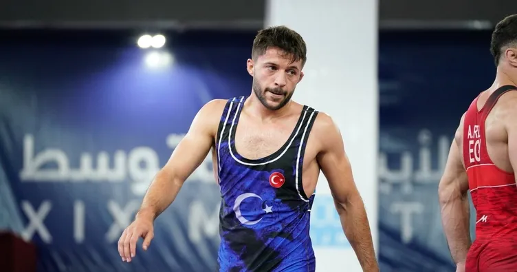 Milli güreşçi Samet Ak’dan gümüş madalya!