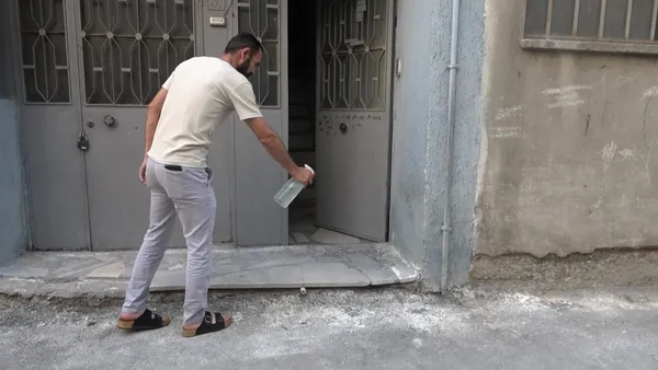 bursada-korkutan-pire-alarmi-ekipler-harekete-gecti-3-katli-apartmandan-dehset-cikti-1786449881104.jpg