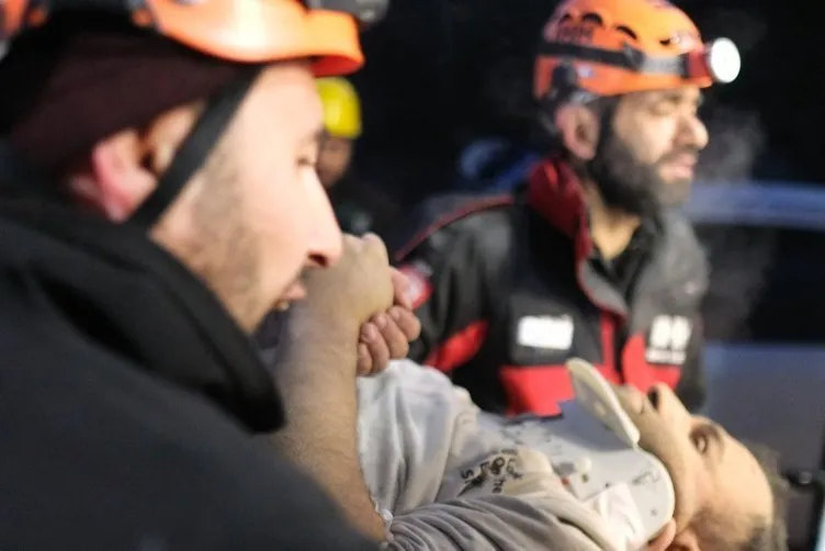 SON DAKİKA: Deprem’de 90. saat mucizesi! 10 günlük Yağız bebek ve annesi herkesi ağlattı