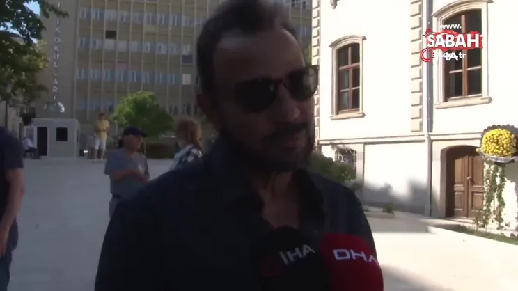 Son Dakika: Usta yönetmen Erden Kıral yaşamını yitirmişti! Usta yönetmen Erden Kıral bugün son yolculuğuna uğurlandı! | Video