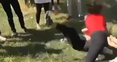 Adana’da liseli kızlar yumruk yumruğa kavga etti! Arkadaşlarının yaptıkları ‘pes’ dedirtti