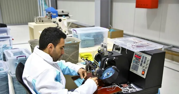 Azerbaycan Türkiye’den getirilen cihazlarla tıbbi maske üretimine başladı