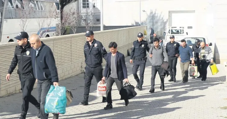 24 muvazzaf askere FETÖ’den gözaltı