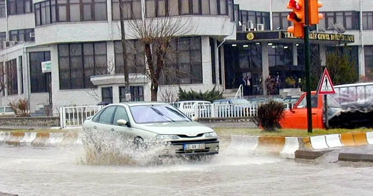 Edirne’de fırtına yerini sağanağa bıraktı