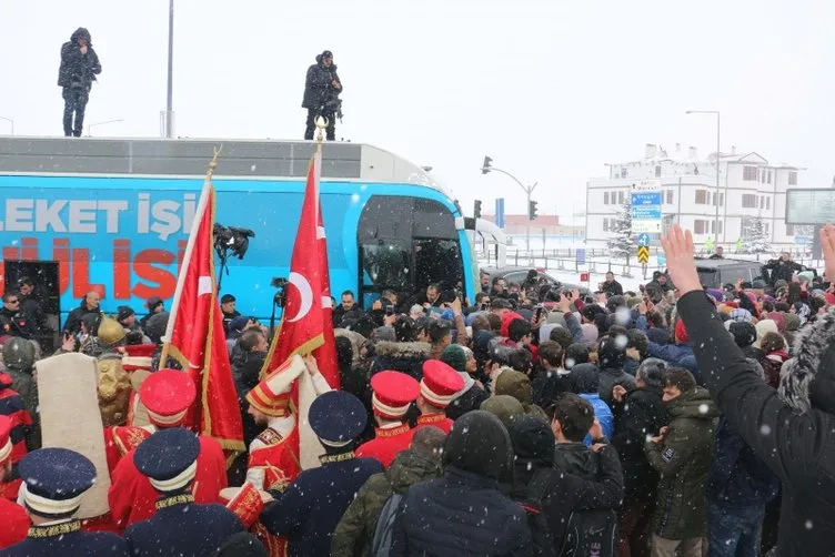 Erzurumlular kar kış dinlemedi AK Parti miting alanı doldu