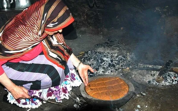 tarihi-pleki-magarasi-turizm-sezonunu-acti-1718888930108.jpg