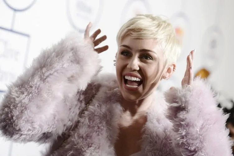 Miley Cyrus’ın kalbi iflas etti