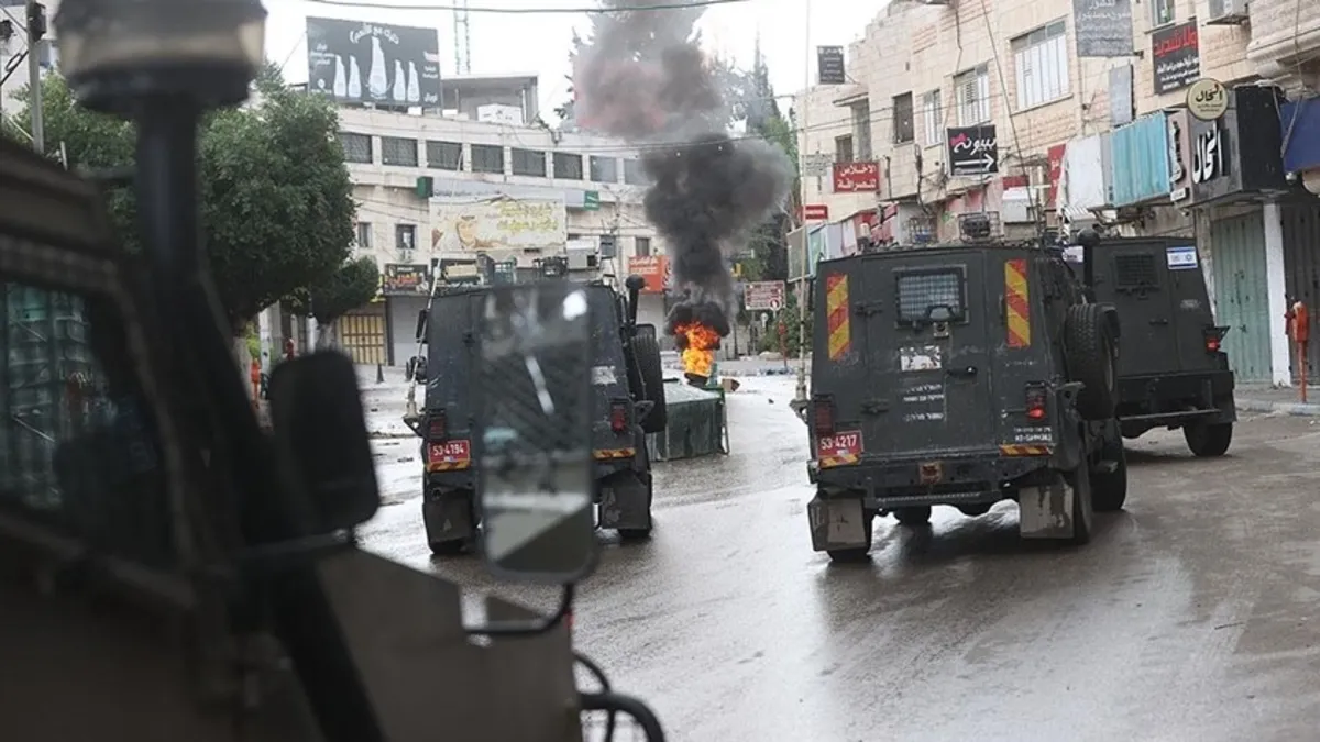 İsrail Batı Şeria’da gece baskını düzenledi: 3 Filistinli gözaltına alındı İsrail Batı Şeria’da gece baskını düzenledi: 3 Filistinli gözaltına alındı