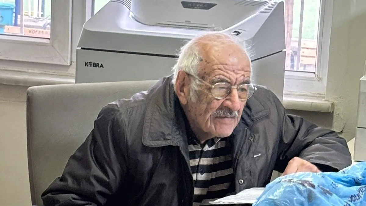 Dedesinin dedesinden kalan 2 buçuk metrelik tüfekle polis merkezine gitti