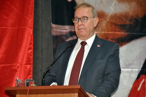 CHP'li Faik Öztrak ve Özgür Özel arasında MYK polemiği!