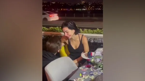 Merve Boluğur sevgilisi DJ Mert Aydın’dan evlilik teklifi aldı! 