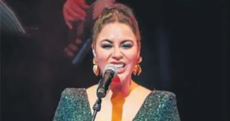 Hollandalı müzisyenlerle halay şov