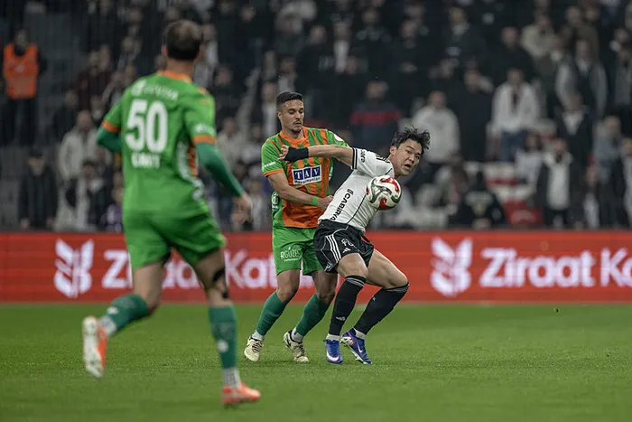 canli-izle-turkiye-kupasinda-besiktas-alanyaspor-maci-1776969609273.jpeg