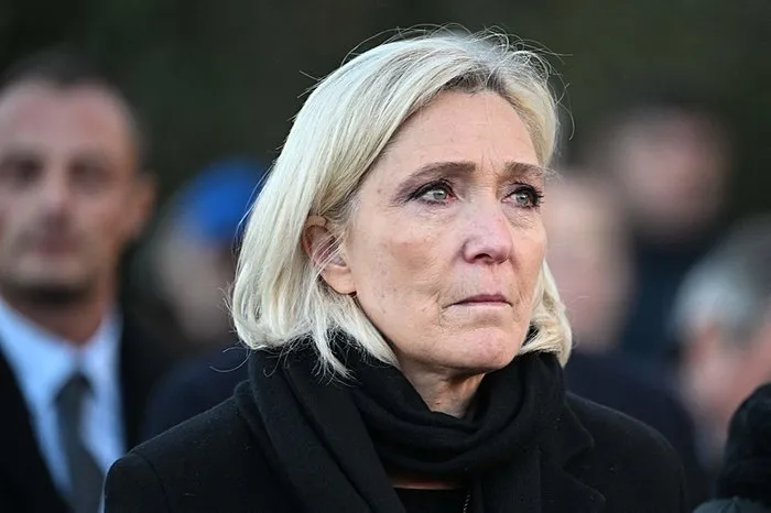 Mahkeme yolsuzluk davasında suçlu buldu! Le Pen’e seçim yasağı geldi