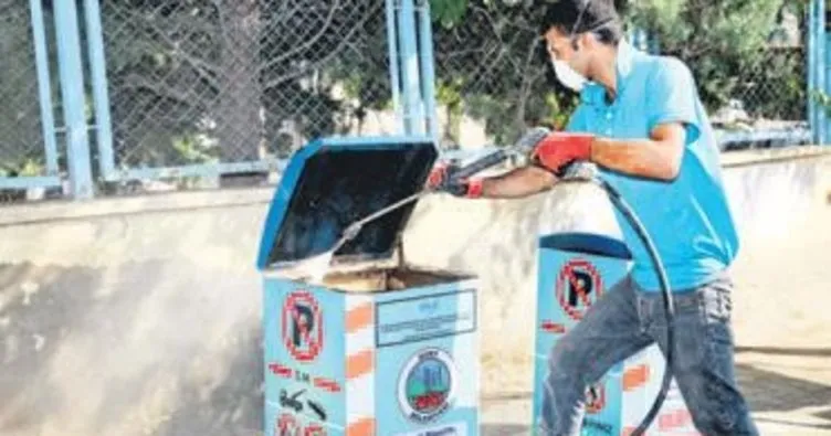 Çöp konteynırları dezenfekte ediliyor