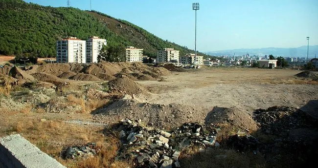 İzmir’de stat alanları moloz döküm yeri oldu