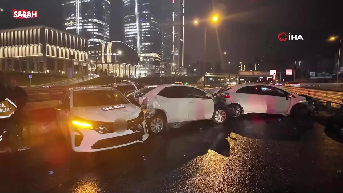 Ataşehir’de zincirleme kazada 8 araç birbirine girdi: 3 yaralı! | Video videosunu izle Ataşehir’de zincirleme kazada 8 araç birbirine girdi: 3 yaralı! | Video videosunu izle