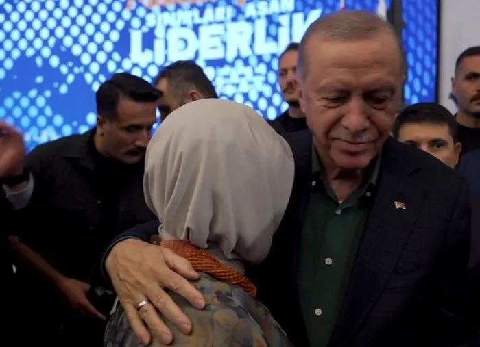 emine-erdogan-baskan-erdoganin-konusmasi-sirasinda-duygulandi-1752320067688.jpg