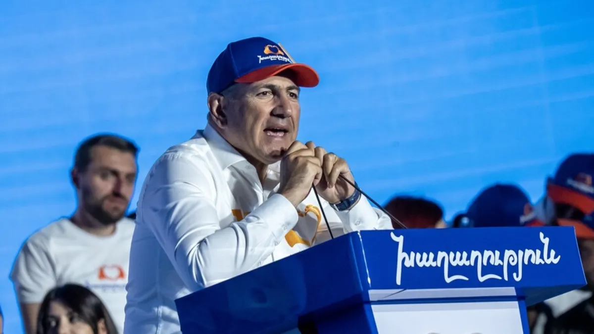 Paşinyan, parlamento seçimlerini kazandıklarını açıkladı Paşinyan, parlamento seçimlerini kazandıklarını açıkladı