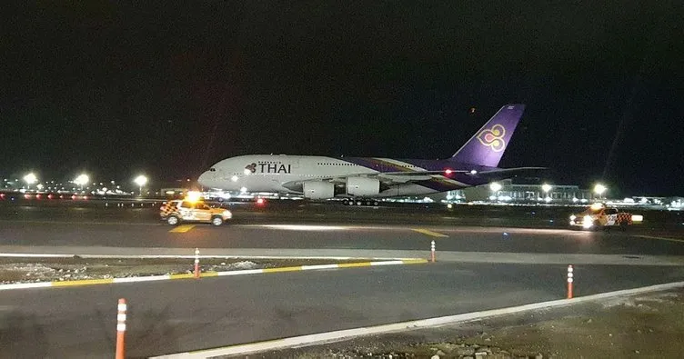 Dünyanın en büyük uçağı İstanbul’a acil iniş yaptı