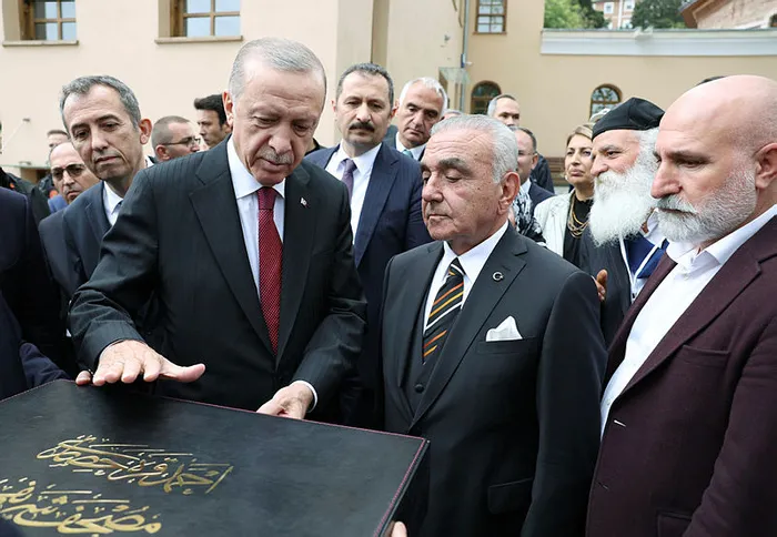 alevi-kanaat-onderlerinden-baskan-erdogana-tesekkur-cumhuriyet-tarihinin-en-buyuk-adimidir-1665285588947.jpg Alevi kanaat önderlerinden Başkan Erdoğan'a teşekkür!