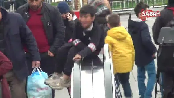 Taksim Metro’da çocukların tehlikeli oyunu kameraya yansıdı | Video