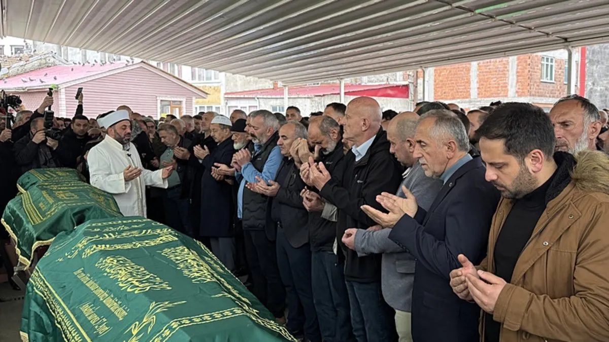 Fransa'da yangında ölen 3 kardeş, son yolculuklarına uğurlandı