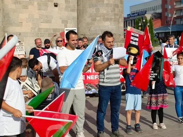 saglik-calisanlari-90-haftadir-gazze-icin-yuruyor-1754209961206.jpg
