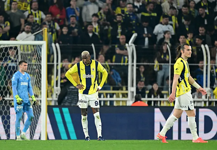 Fenerbahçe taraftarlarından büyük tepki! Maç sonunda DJ kabinine saldırı | Yönetim istifa tezahüratları...